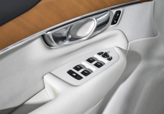 Подержанный автомобиль Volvo XC90 2021 года (10 фото)
