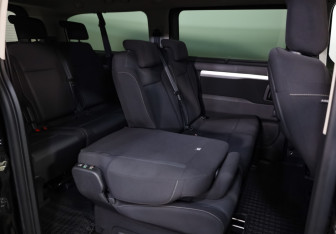 Подержанный автомобиль Peugeot Traveller 2021 года (25 фото)