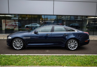 Подержанный автомобиль Jaguar XJ 2013 года (8 фото)
