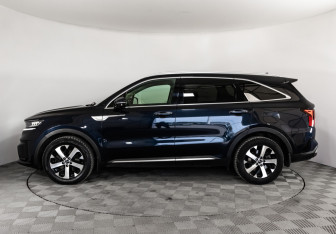 Подержанный автомобиль Kia Sorento 2021 года (10 фото)