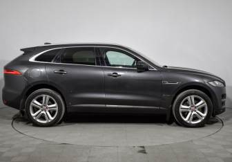 Подержанный автомобиль Jaguar F-Pace 2016 года (4 фото)