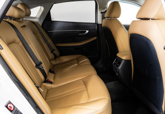 Подержанный автомобиль Hyundai Sonata 2022 года (28 фото)