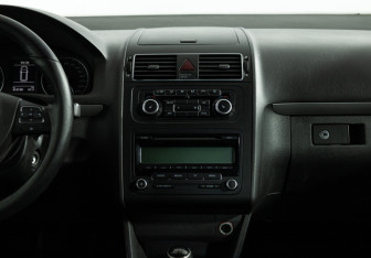 Подержанный автомобиль Volkswagen Touran 2010 года (14 фото)