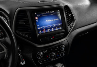 Подержанный автомобиль Jeep Cherokee 2014 года (16 фото)
