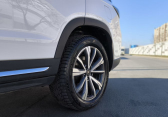 Подержанный автомобиль Changan CS95 2023 года (10 фото)