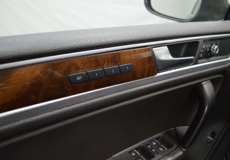 Подержанный автомобиль Volkswagen Touareg 2011 года (16 фото)