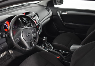 Подержанный автомобиль Kia Cerato Coupe 2011 года (9 фото)