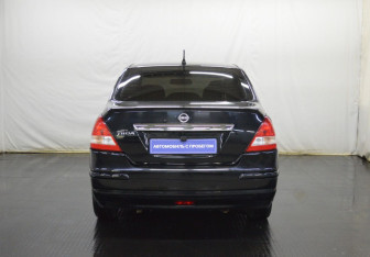 Подержанный автомобиль Nissan Tiida Sedan 2010 года (6 фото)
