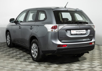 Подержанный автомобиль Mitsubishi Outlander 2013 года (8 фото)