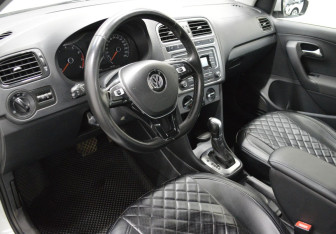 Подержанный автомобиль Volkswagen Polo Sedan 2018 года (9 фото)