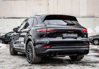 Подержанный автомобиль Porsche Cayenne 2019 года (10 фото)