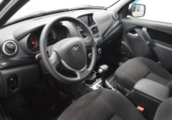 Подержанный автомобиль LADA (ВАЗ) Kalina Hatchback 2013 года (10 фото)