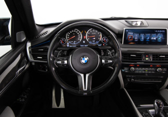 Подержанный автомобиль BMW X5 M 2017 года (10 фото)