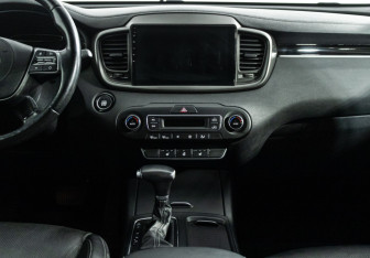 Подержанный автомобиль Kia Sorento 2019 года (14 фото)
