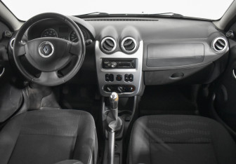 Подержанный автомобиль Renault Sandero 2013 года (13 фото)