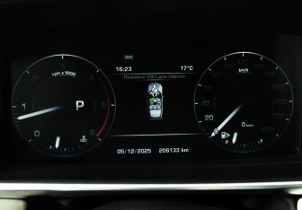 Подержанный автомобиль Land Rover Range Rover 2015 года (12 фото)