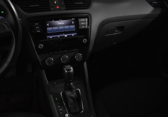 Подержанный автомобиль Skoda Octavia Liftback 2019 года (18 фото)