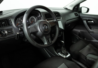 Подержанный автомобиль Volkswagen Polo Hatchback 2012 года (11 фото)