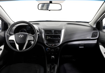 Подержанный автомобиль Hyundai Solaris Sedan 2015 года (10 фото)