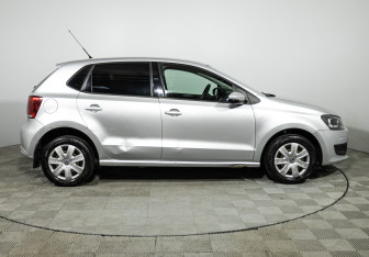 Подержанный автомобиль Volkswagen Polo Hatchback 2012 года (4 фото)