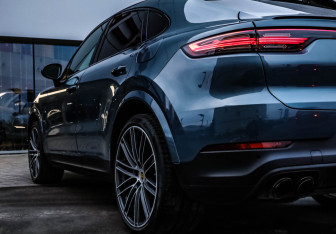 Подержанный автомобиль Porsche Cayenne 2020 года (8 фото)