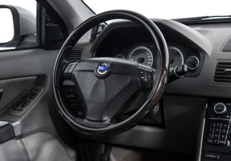 Подержанный автомобиль Volvo XC90 2009 года (14 фото)