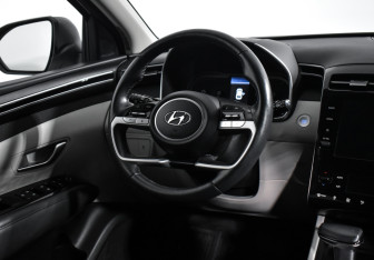 Подержанный автомобиль Hyundai Tucson 2023 года (15 фото)