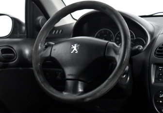 Подержанный автомобиль Peugeot 206 Sedan 2009 года (12 фото)