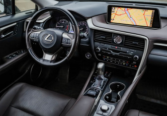 Подержанный автомобиль Lexus RX 2017 года (9 фото)