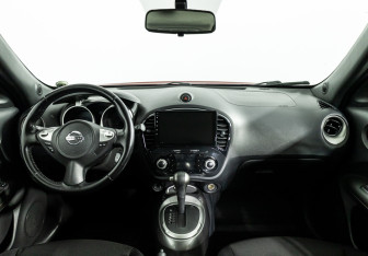 Подержанный автомобиль Nissan Juke 2011 года (13 фото)