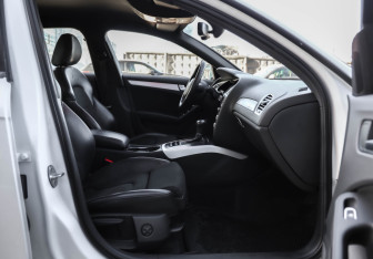 Подержанный автомобиль Audi A4 Sedan 2015 года (25 фото)