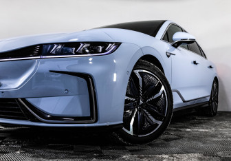 Подержанный автомобиль Voyah Passion 2023 года (3 фото)