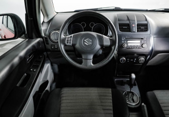 Подержанный автомобиль Suzuki SX4 Hatchback 2011 года (10 фото)