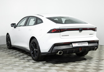 Подержанный автомобиль Changan UNI-V 2024 года (7 фото)