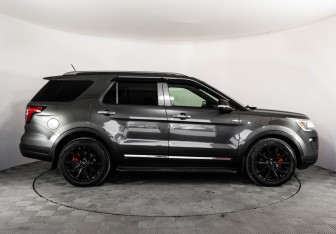 Подержанный автомобиль Ford Explorer 2019 года (6 фото)