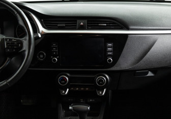 Подержанный автомобиль Kia Rio Sedan 2021 года (14 фото)