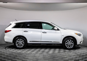 Подержанный автомобиль Infiniti JX 2013 года (4 фото)