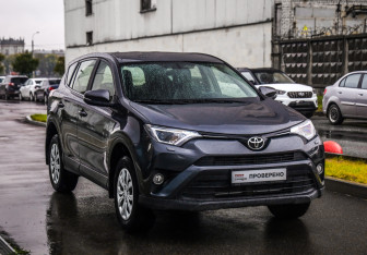 Подержанный автомобиль Toyota RAV4 2015 года (5 фото)
