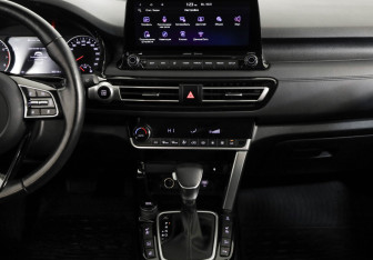 Подержанный автомобиль Kia Seltos 2021 года (11 фото)