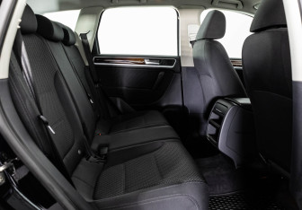Подержанный автомобиль Volkswagen Touareg 2012 года (20 фото)