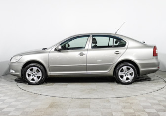 Подержанный автомобиль Skoda Octavia Liftback 2010 года (8 фото)