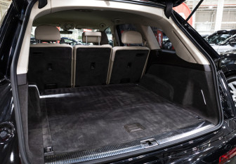 Подержанный автомобиль Audi Q7 2017 года (31 фото)