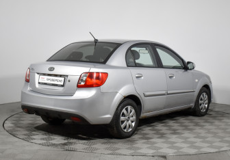 Подержанный автомобиль Kia Rio Sedan 2010 года (5 фото)