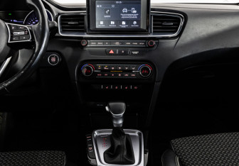 Подержанный автомобиль Kia Ceed Wagon 2019 года (13 фото)