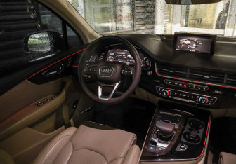Подержанный автомобиль Audi Q7 2018 года (13 фото)