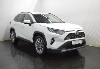 Подержанный автомобиль Toyota RAV4 2021 года (3 фото)
