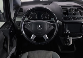 Подержанный автомобиль Mercedes-Benz Viano 2012 года (9 фото)