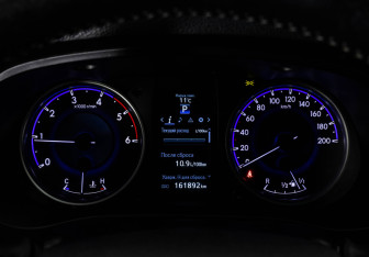 Подержанный автомобиль Toyota Hilux 2016 года (26 фото)