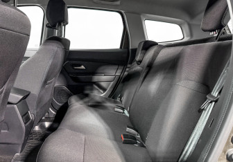 Подержанный автомобиль Renault Duster 2021 года (12 фото)
