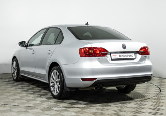 Подержанный автомобиль Volkswagen Jetta Sedan 2013 года (7 фото)